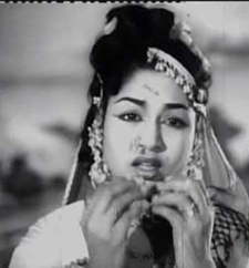 Thoondiyile Maattikkittu Muzhikkudhu