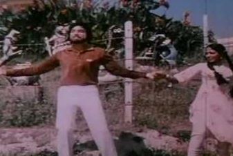 Aadai Kondu Aadum
