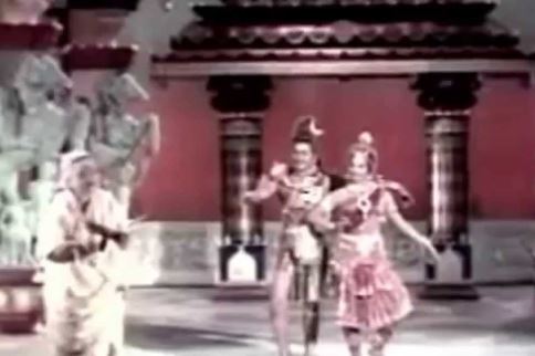 Thaga Thaga Thagayena Aadava